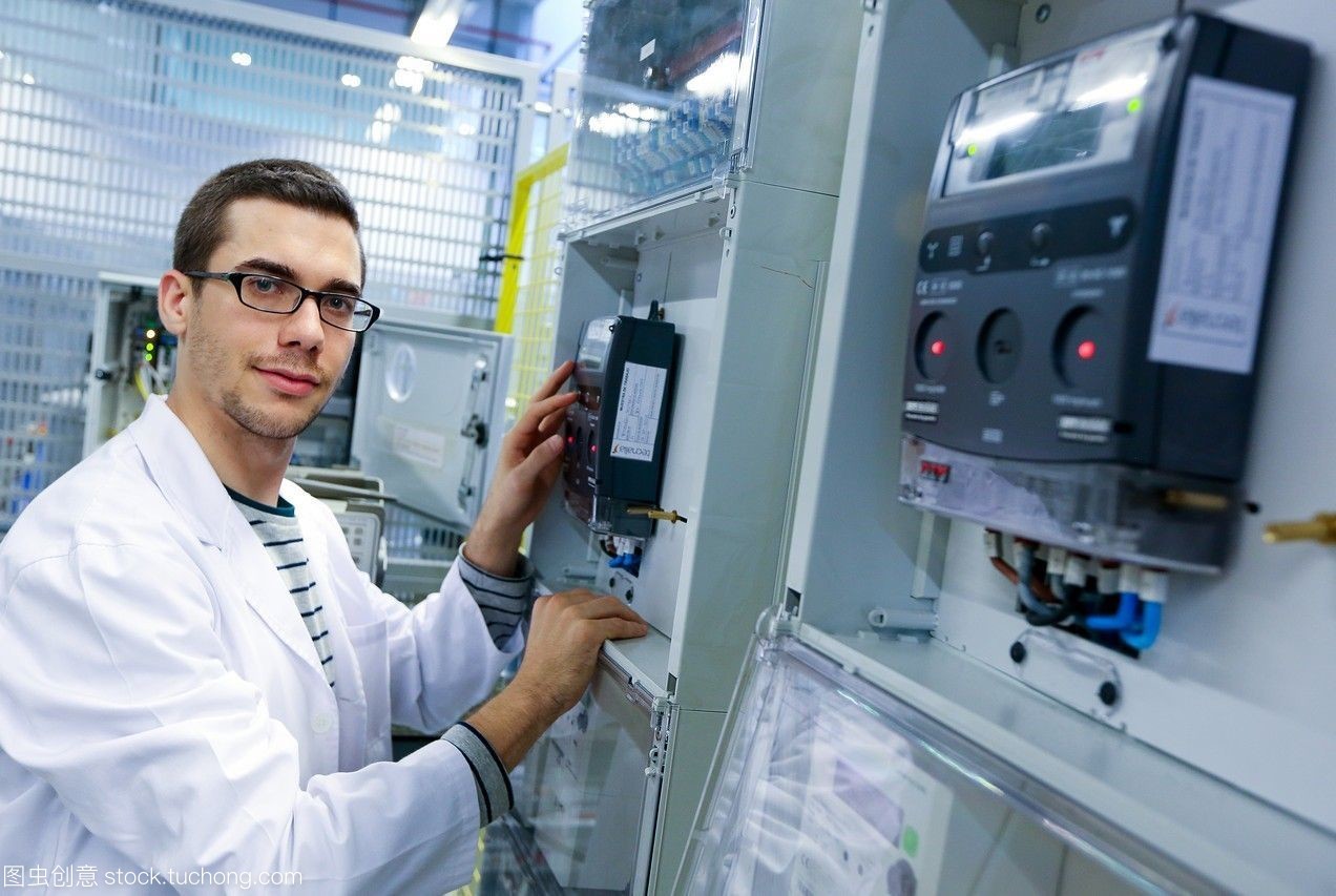 TECNALIA研究員 引領低壓微網與電器柜性能測試，賦能智能電網認證服務